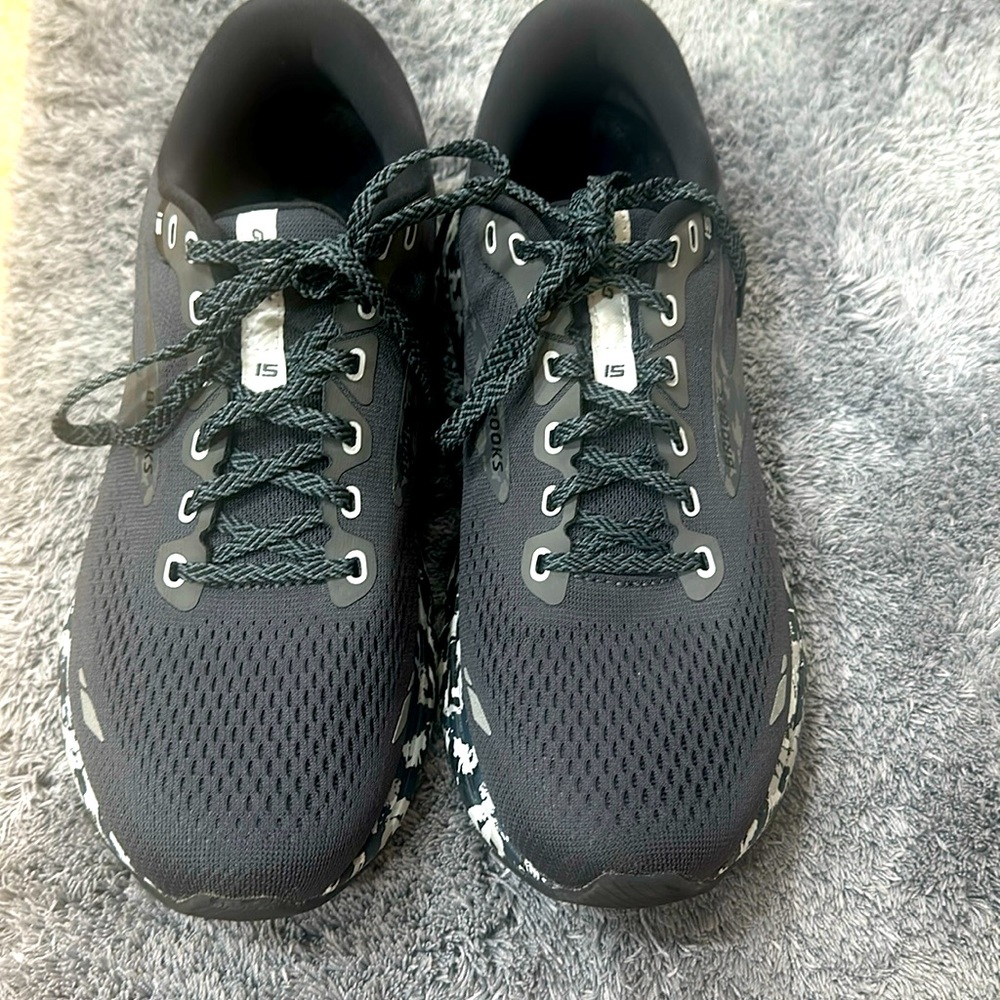 Gently worn brooks ghost 14
